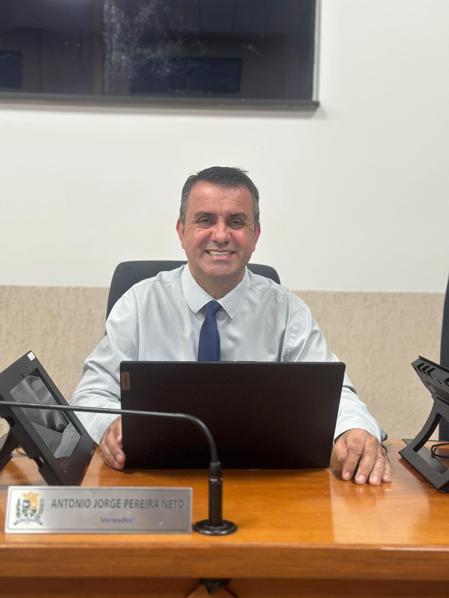 VEREADOR NETO FRIOS QUESTIONA INSTALAÇÃO DE BANHEIROS QUÍMICOS NA FEIRA DA LUA